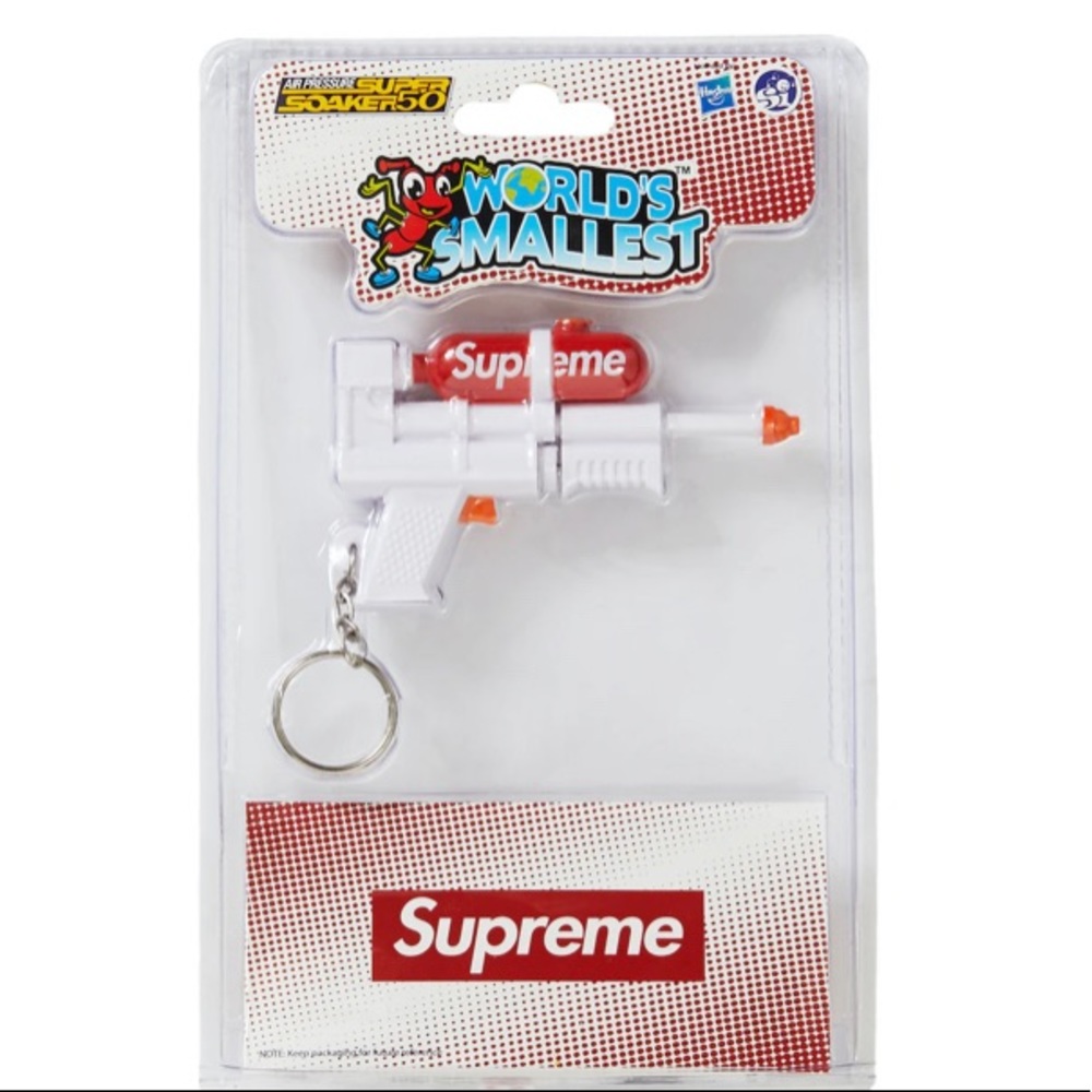 BRAND SUPREME SUPER SOAKER 50 KEYCHAIN MINI WATER BLASTER